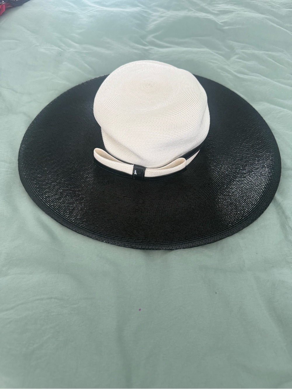Two-Tone Wide Brim Sun Hat with Bow - Black & White